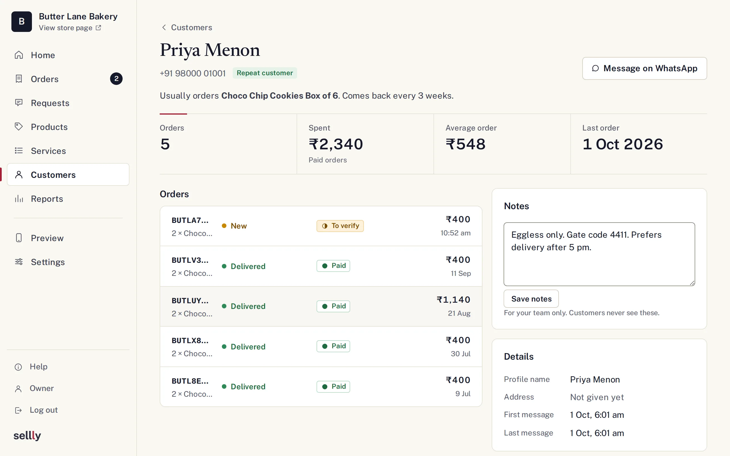 A customer record in Sellly on a phone, with a sample customer: what they usually order, how often they come back, their orders and the total spent.